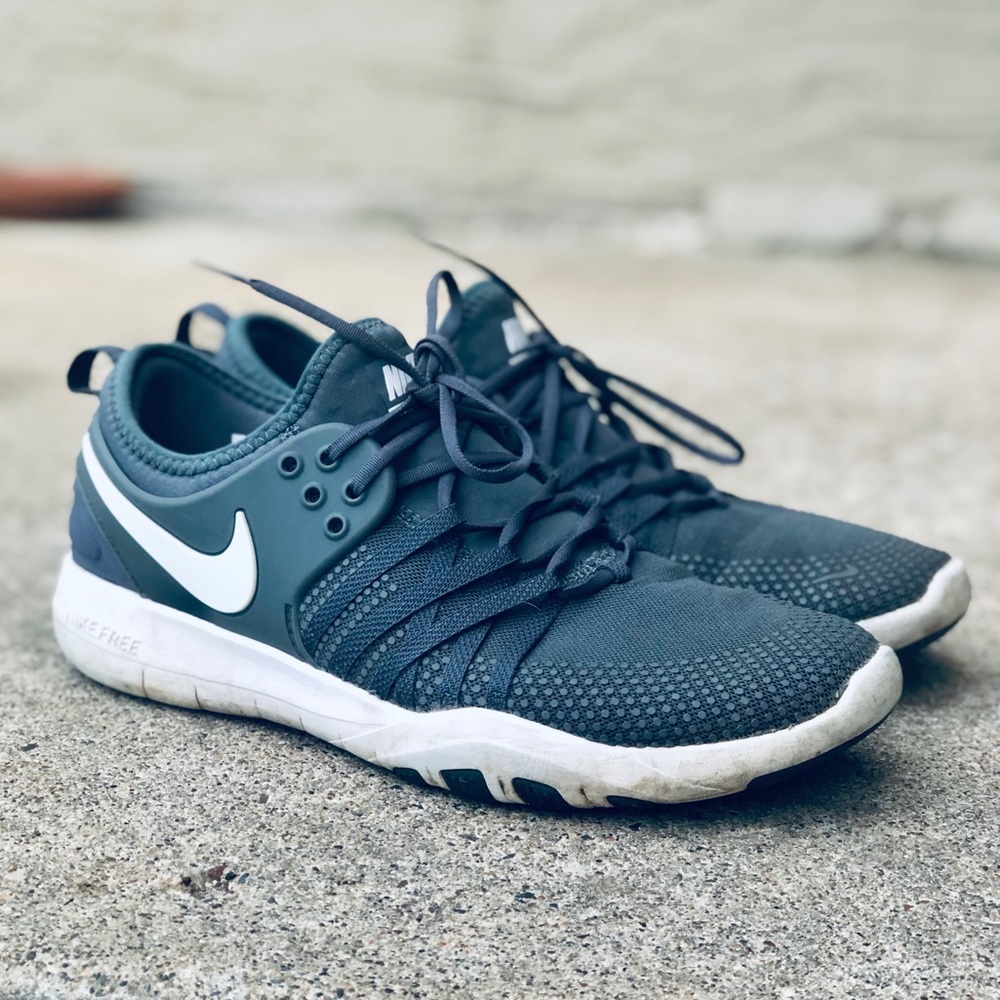Nike Tennis Shoes
